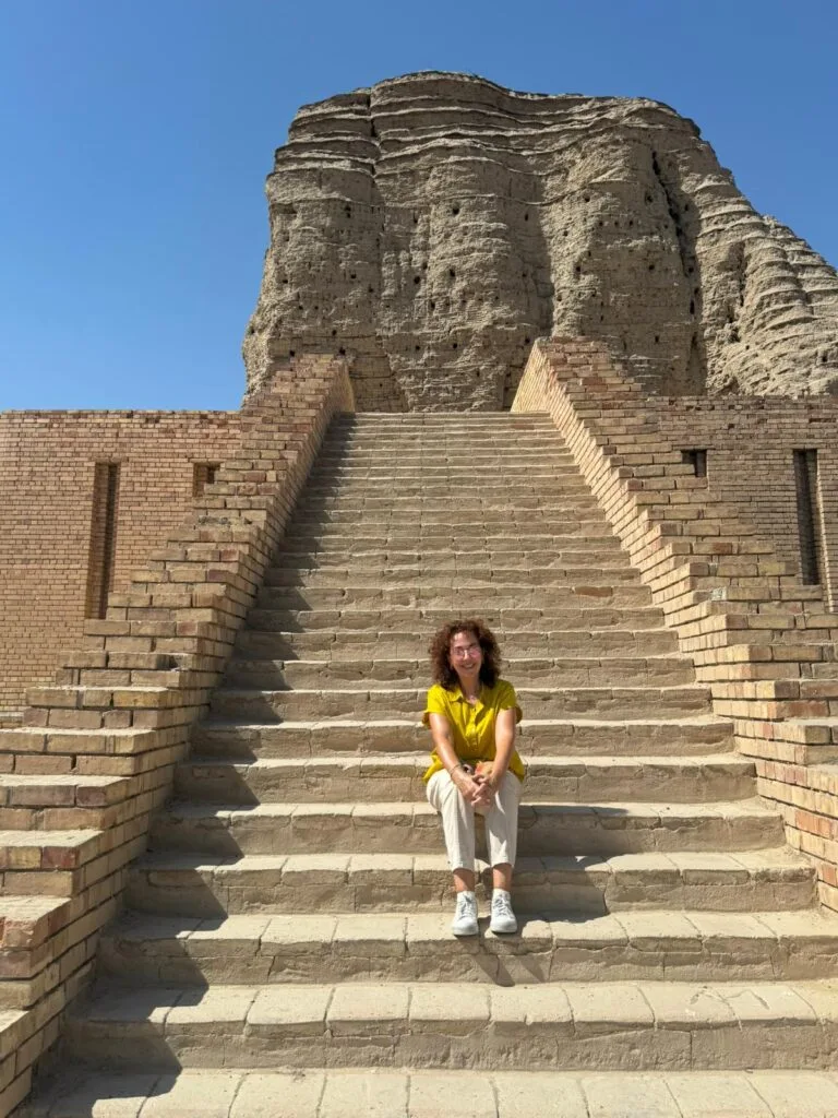 Mariam Khalifa Bris, experta en Irak Zigurat de Aqar Quf, Irak.