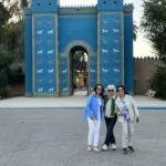 Grupo de viajeros en Babilonia, que viajaron con viajesairak.es.