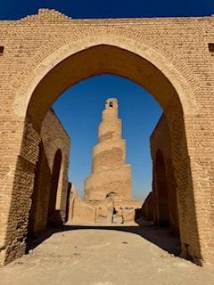 Minarete de la mezquita de Abu Dulaf. Foto de Mariam Khalifa Bris.