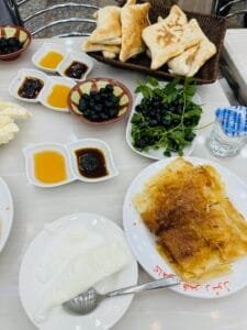 Kahi y Qaimer, desayuno iraquí, foto Mariam Khalifa Bris